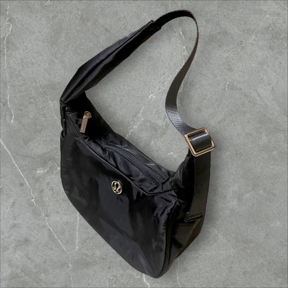 Lululemon Shoulder Bag 4L - Black - Picture 7 of 7